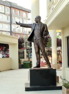 281 cm Kitap Atatürk Heykeli ( Ürün Kodu 10281)