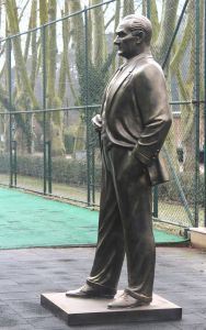 280 cm Sivil Kıyafetli Atatürk Heykeli