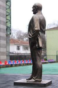 280 cm Sivil Kıyafetli Atatürk Heykeli